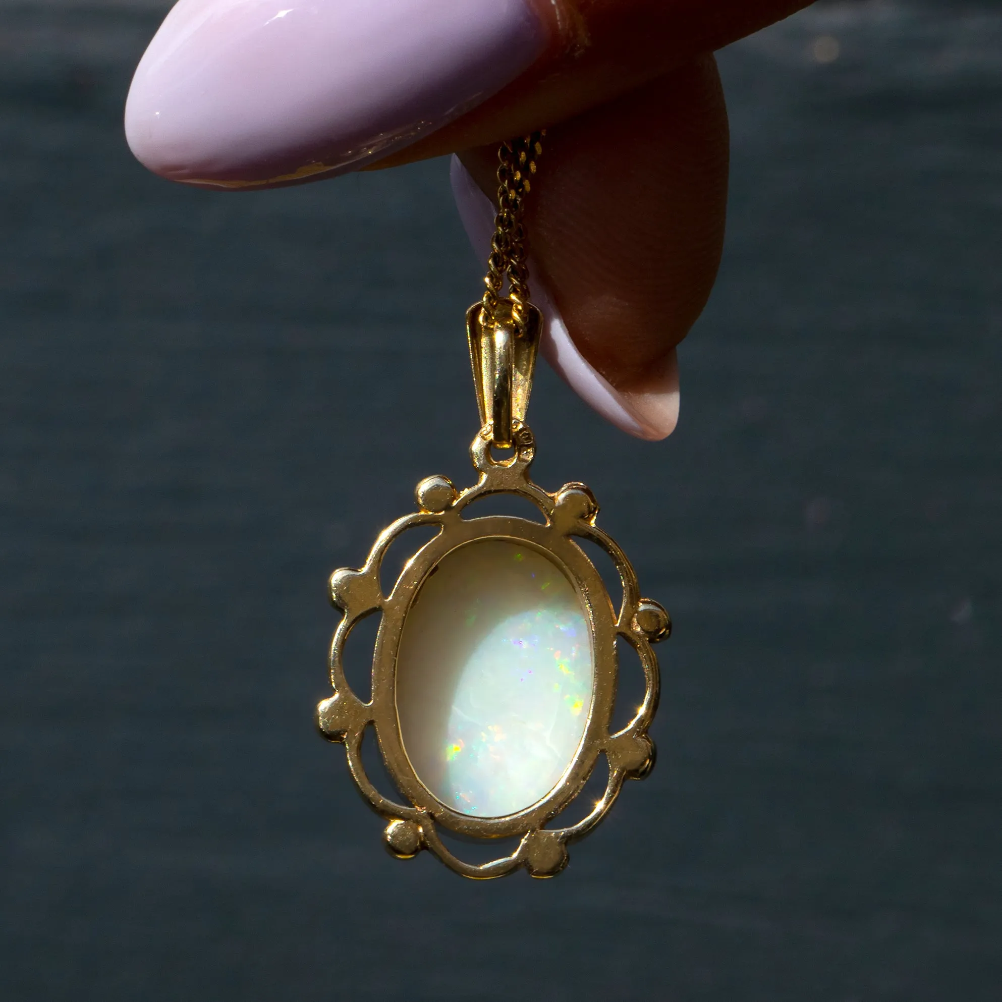 9ct Gold Opal Pendant, 3.65ct.